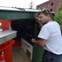 Desainer Gegory Kloehn dari New York mengubah sebuah tempat pembuangan sampah menjadi rumah yang bisa jadi tempat tinggal. Rumah tersebut memiliki dapur dan toilet mini. Foto: Istimewa