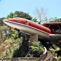 Inilah rumah pesawat unik yang ada di Portland, Amerika Serikat. Bruce Campbel sang pemilik rumah, membeli sebuah pesawat Boeing 727 bekas seharga US$ 2 ribu untuk kemudian direnovasinya menjadi sebuah tempat tinggal. Dengan tambahan biaya US$ 24 ribu untuk renovasi, pesawat yang sudah menjadi rumah itu memiliki dua kamar tidur. Foto: Istimewa