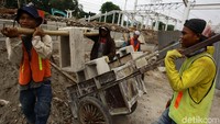 Pembangunan stasiun ini terus dikebut.