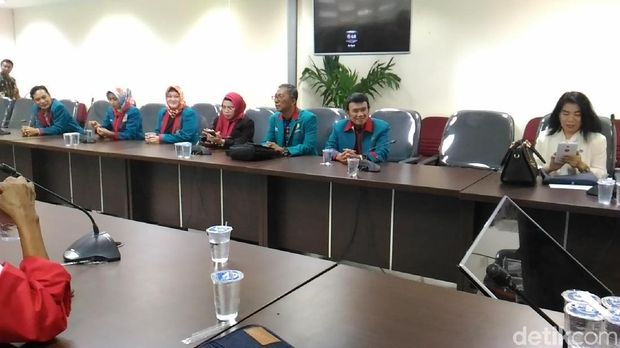 Ketum Partai Idaman Rhoma Irama di kantor Bawaslu, Senin (23/10/2017)