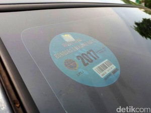 Kemenhub Kaji Pemasangan Stiker untuk Taksi Online