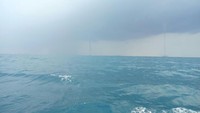 Tornado ini ditemuinya pada pagi tadi sekitar pukul 09.15 WIB. Ketika itu dia hendak menuju ke Pulau Kelapa untuk mendatangi sebuah acara.