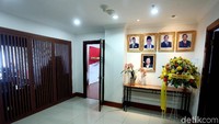 Tampak beberapa foto mantan dan petinggi KONI masih terpampang di salah satu ruang kerja kantor pusat.