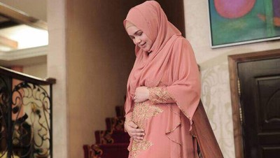 Foto: Cantiknya Siti Nurhaliza Saat Hamil Anak Pertama Setelah 11 Tahun Nikah