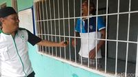 Mimpi Deni 'Teman Orang Gila' dan Cerita Panti Tutup