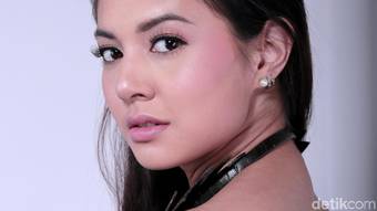 Aurelie Moeremans yang Selalu Terlihat Menarik
