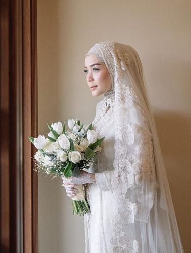 Tren Busana Pengantin Hijab Terbaru Menurut Desainer Ayu Dyah Andari