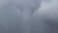 Penampakan tornado waterspout di Danau Sebago, Amerika Serikat pada Juli 2017 (Foto: BBC)