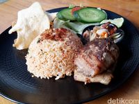 5 Tempat Ini Punya Nasi Harum dengan Tambahan Daun Jeruk