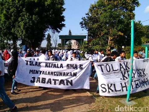 Ratusan pelajar SMAN 6 Kota Kediri demo/