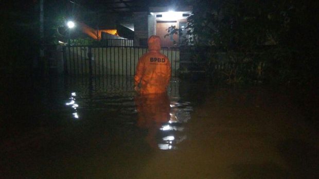 Banjir merendam puluhan rumah di 3 kompleks perumahan Kota Tangerang Selatan. (Dokumentasi: Istimewa)