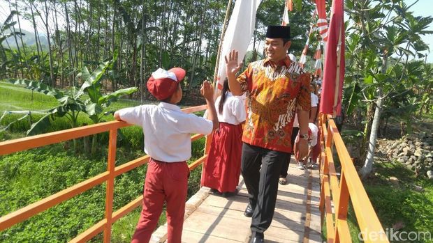 Peresmian jembatan di Kelurahan Jabungan, Semarang.