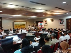 Menkes Candai Khofifah: Tanpa Kesehatan Tak Bisa Jadi Gubernur
