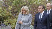 Macron adalah anjing jenis Labrador-Griffon berwarna hitam. Dia diadopsi oleh Macron dan istrinya, Brigitte saat berusia 2 tahun (Foto: AFP PHOTO / POOL / Michel Euler)