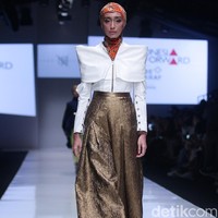 Tak tampak hijab dengan lipatan atau ornamen yang rumit. Kali ini, Norma menggantinya dengan ciput ninja bermoitf. Foto: Dok. Mohammad Abduh/Wolipop