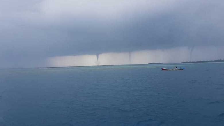 Fenomena Langka 3 Tornado di Kepulauan Seribu dan Penyebabnya Fenomena Langka 3 Tornado di Kepulauan Seribu dan Penyebabnya