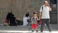 Para warga Hong Kong pun seakan sudah maklum dengan keberadaan para pahawan devisa Indonesia di Victoria Park. Mereka pun berbaur begitu saja, tidak ada yang terganggu (Randy/detikTravel)