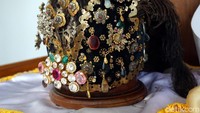 Mahkota ini punya kesaktian. Dia bisa memilih sendiri siapa sultan yang berhak atas tahta selanjutnya. Jika dia memang berhak, mahkota ini akan pas dipakai. Jika tidak, dia akan menyempit dengan sendirinya menyebabkan mahkota tidak pas dipakai. (Wahyu/detikTravel)