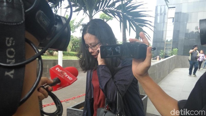 Notaris Amelia Bungkam Usai Diperiksa KPK Terkait e-KTP