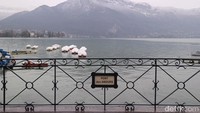Panorama alam Annecy juga terbilang sangat indah. Selain pegunungan Alpen, terdapat pula danau dengan panorama cantik (Dina/detikTravel)
