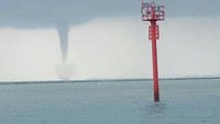 BMKG telah mendapatkan informasi mengenai tornado ini (Foto: Instagram @reza_artm)