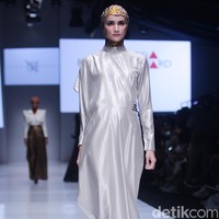 Motif yang diaplikasikan cukup beragam, mulai dari bernuansa flora dan geometris, dalam palet yang berani. Foto: Dok. Mohammad Abduh/Wolipop