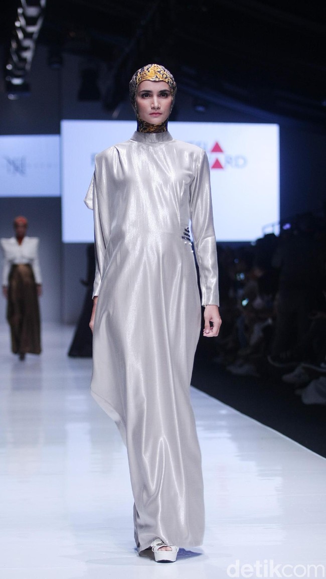 Motif yang diaplikasikan cukup beragam, mulai dari bernuansa flora dan geometris, dalam palet yang berani. Foto: Dok. Mohammad Abduh/Wolipop