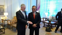 Keduanya bertemu secara khusus sebelum pertemuan dengan para Menhan ASEAN dalam acara ASEAN Defense Ministers Meeting (AADM)-Plus di Filipina yang berlangsung mulai 22-25 Oktober 2017. Foto: Dok Kemenhan