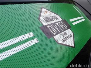 Ini Alasan Kemenhub Pasang Stiker di Taksi Online