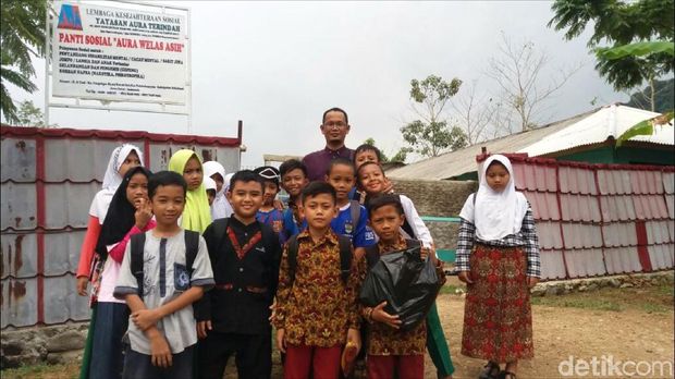 saat kunjungan sering ada anak yang menangis bukan karena takut namun karena merasa terharu saat melihat kondisi penderita gangguan kejiwaan.