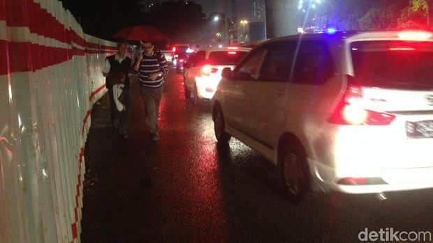 Ada Genangan, Jalan Cawang Interchange arah Cililitan Macet