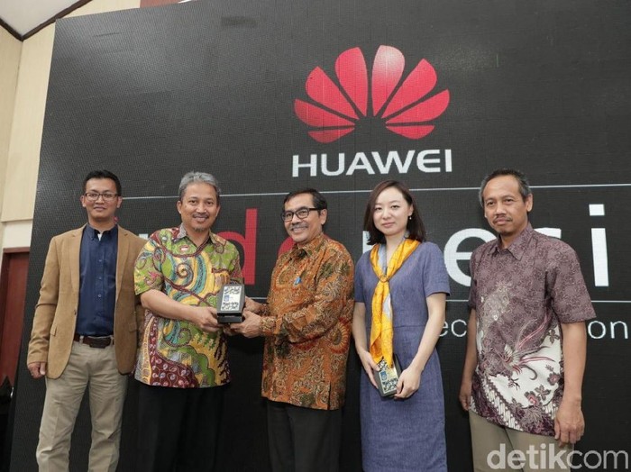 Mahasiswa Surabaya Diajak Kembangkan Smart City