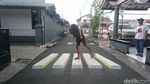 Foto: Saat Jalan Aspal di Depok Disulap Jadi Lukisan 3 Dimensi
