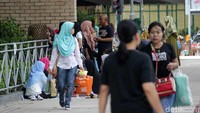 Tidaklah sulit untuk mengenali para pahlawan devisa di Victoria Park. Selain perawakan yang sangat khas Indonesia, dialek dan bahasa daerah yang mereka ucapkan juga menjadi pengenal akan identitas (Randy/detikTravel)