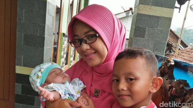 Kisah AKP Lalu Adopsi Bayi yang Dibuang di Kardus di Bogor