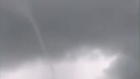 Penampakan tornado waterspout di Dorset, Inggris pada Agustus 2017 (Foto: BBC)