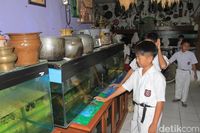 Ceria Siswa SD Jelajah Museum Barang Antik Polisi Bandung