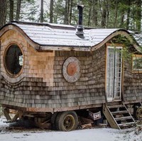 Ini adalah rumah ramah lingkungan yang dinamai Gypsy Wagon. Seluruh bangunan rumah ini terbuat dari bahan daur ulang. Foto: Istimewa