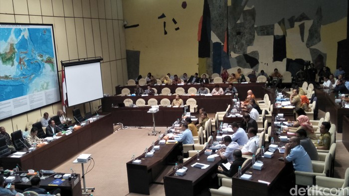 Komisi II DPR Ambil Keputusan soal Perppu Ormas, Jadi UU atau Gugur?