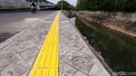 Nyamannya Jalur Pedestrian di Jalan Ahmad Yani Jakarta Timur