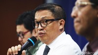 Dirtipideksus Mabes Polri Brigjen Pol Agung Setya memberikan keterangan pers mengenai Pengungkapan Pembuatan dan Peredaran Miras Tanpa Izin di Batam.