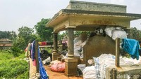 Memiliki penghasilan yang tidak mencukupi menjadi alasan mereka untuk tidak mengontrak rumah.