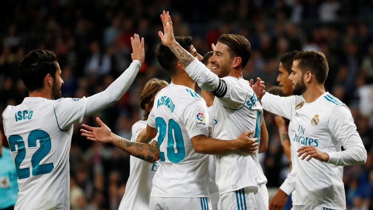 Real Madrid merayakan gol ke gawang Eibar. (Foto: Juan Medina/Reuters)