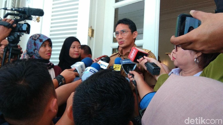 Sandiaga Klarifikasi Rencana Kenaikan Pajak Restoran Sandiaga Klarifikasi Rencana Kenaikan Pajak Restoran