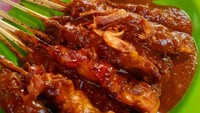 Akun @kardiovskuliner ini menampilkan sate Madura buatan restoran. Potongan dagingnya lebih besar dengan lumuran saus kacang kemerahan. Nyam!Foto: Istimewa