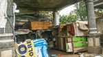 Potret Jakarta, Orang Tinggal di Kuburan