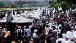 Massa Aksi Perppu Ormas Penuhi Depan Gedung DPR