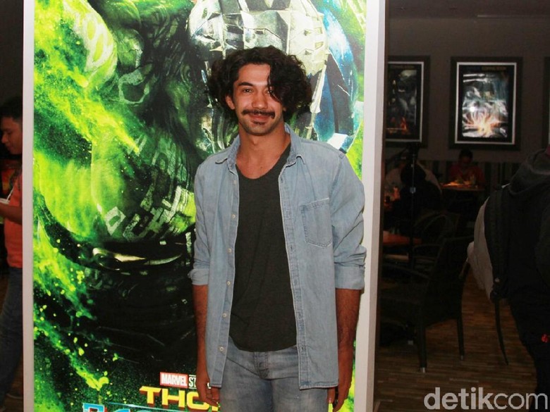 Jadi Chairil Anwar di Panggung Teater, Reza Rahadian Tumbuhkan Kumis Jadi Chairil Anwar di Panggung Teater, Reza Rahadian Tumbuhkan Kumis