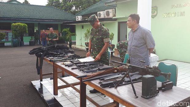 Airsoft gun tersebut disita dari rumah seorang warga