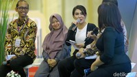 Rieke Diah Pitaloka menyampaikan paparannya.